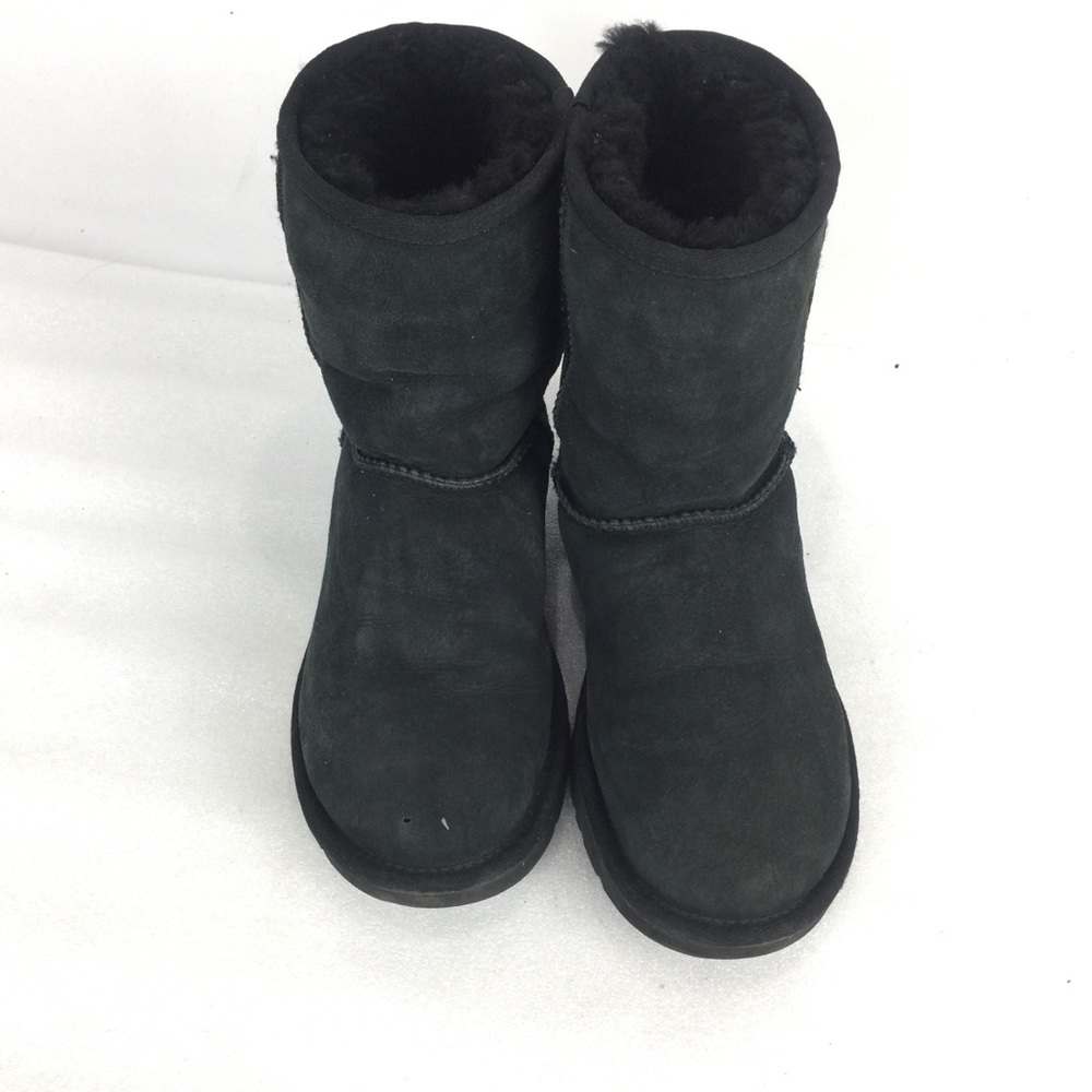 UGG 5825 women’s size 5 short boots